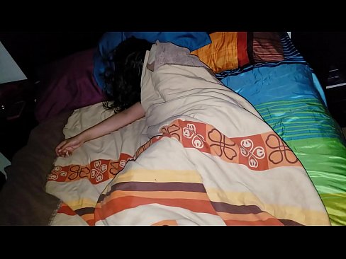 ❤️ Stiefson beréiert seng jonk Stéifmamm wärend hatt schléift. ️❌ Pornovideo op lb.porno-filmy.ru ﹏