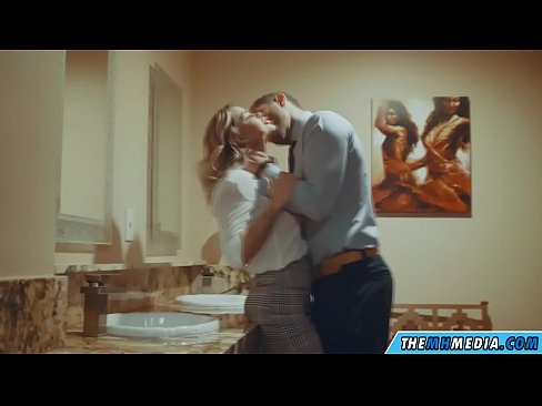 ❤️ Wann eng Busty Blond Iech an engem ëffentlechen Toilette verféiert ️❌ Pornovideo op lb.porno-filmy.ru ﹏